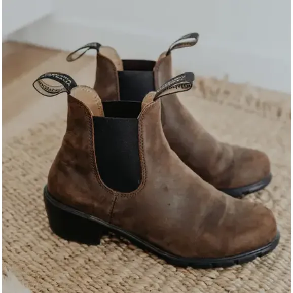 1673 - Antique Brown Heeled Boot