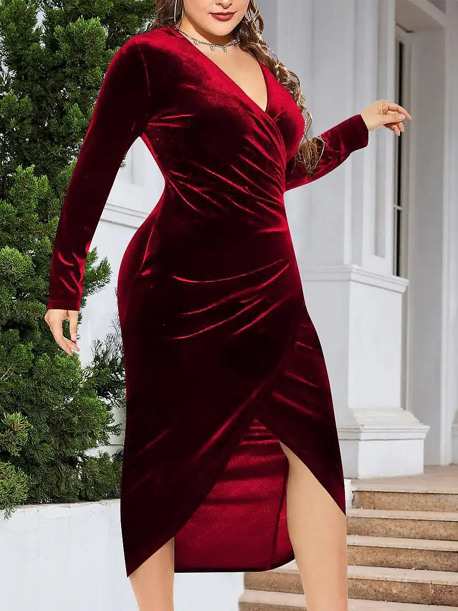 Elegant Plus Size Velvet Cocktail Dress with V-Neck and Ruched Detail - Perfect for Winter and Valentine's Day