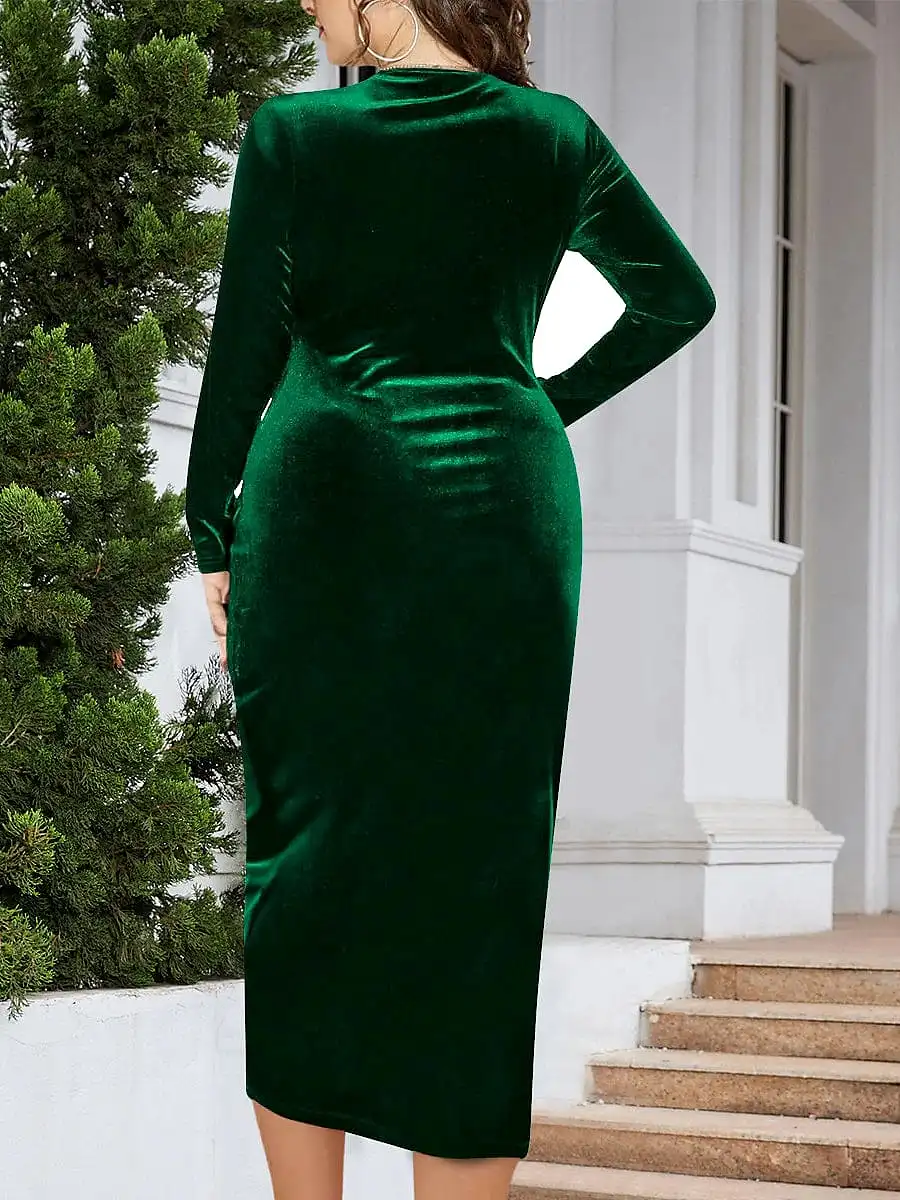 Elegant Plus Size Velvet Cocktail Dress with V-Neck and Ruched Detail - Perfect for Winter and Valentine's Day